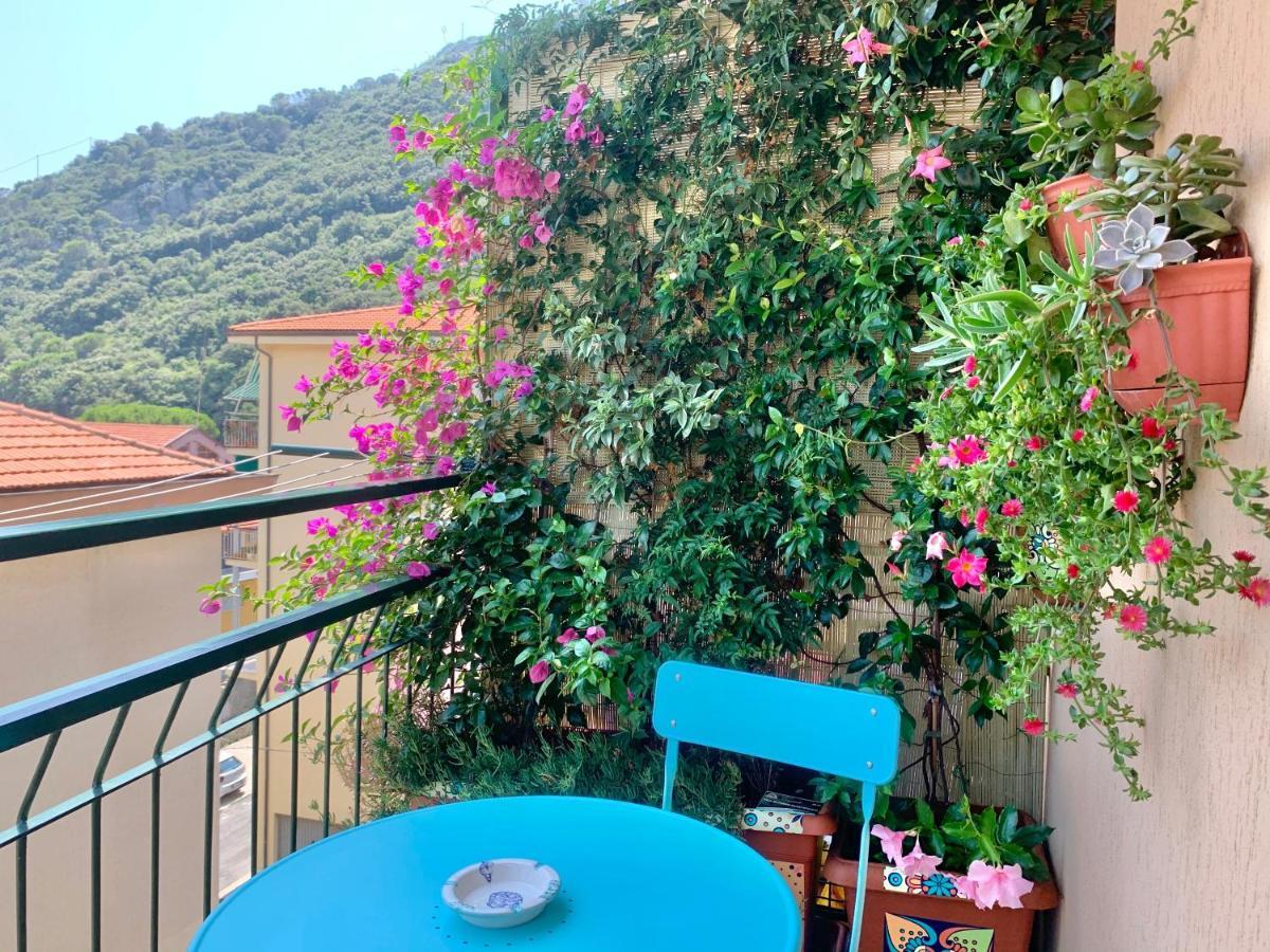 Biker'S Blue Cove Apartment Finale Ligure Exterior photo